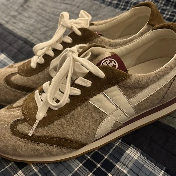 Tory Burch Tan and Cream Textured Sneakers